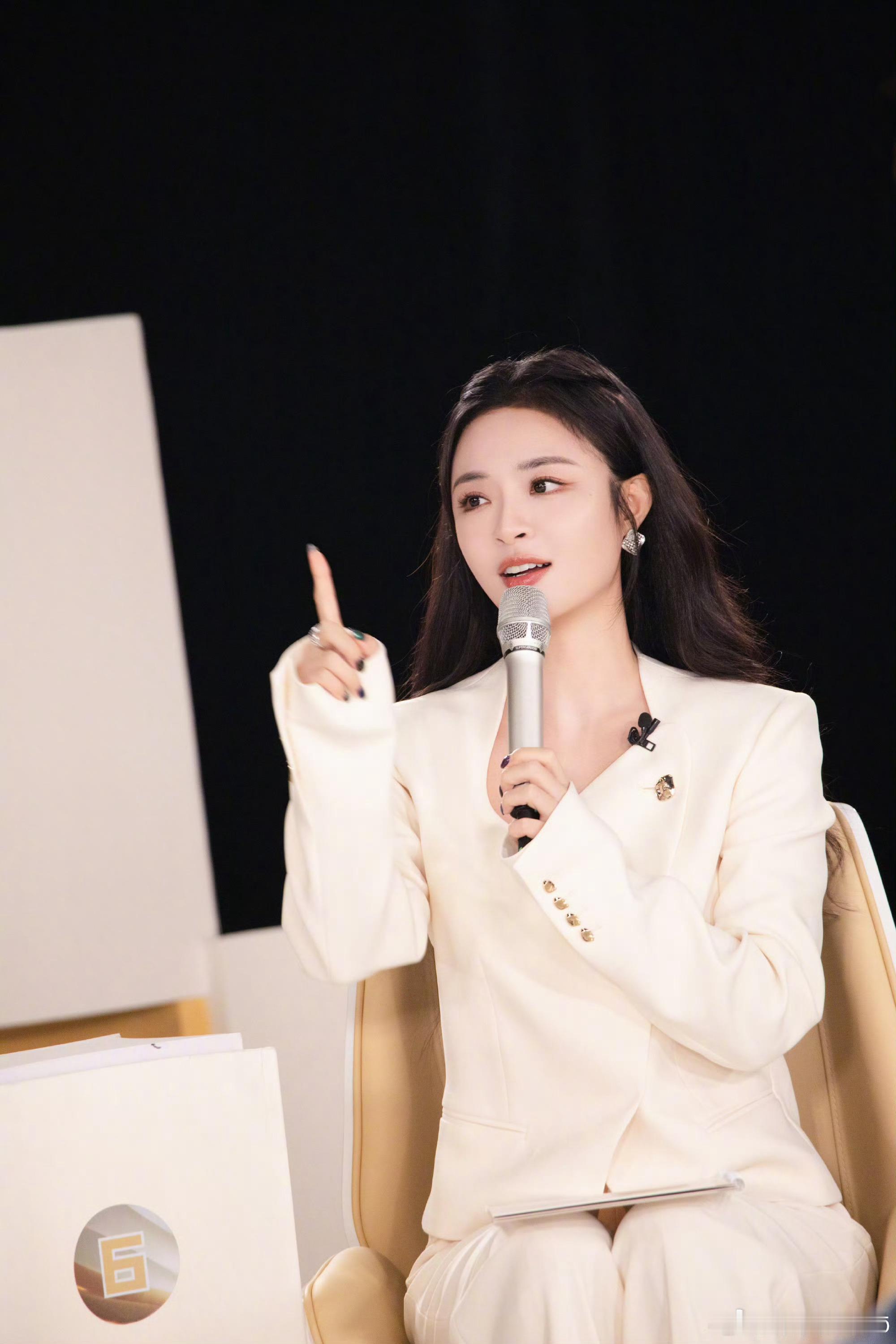李莎旻子唱出了杀不死的自己李莎旻子直播聊自己的奥德赛时期 直播她说“人要靠可能活