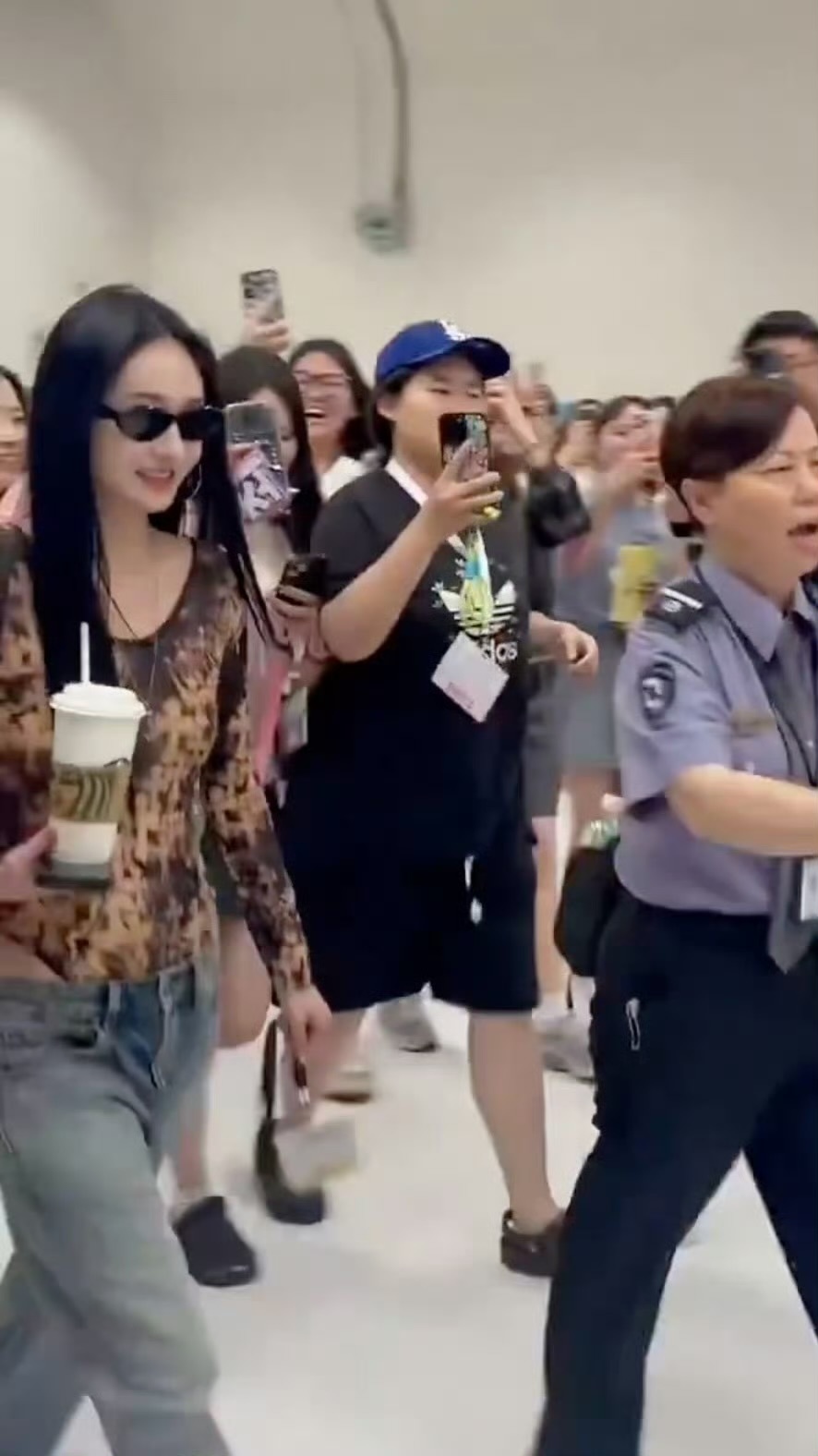 想念爱豆pinky周洁琼去看ioi演唱会了🥺周洁琼去看ioi演唱会了