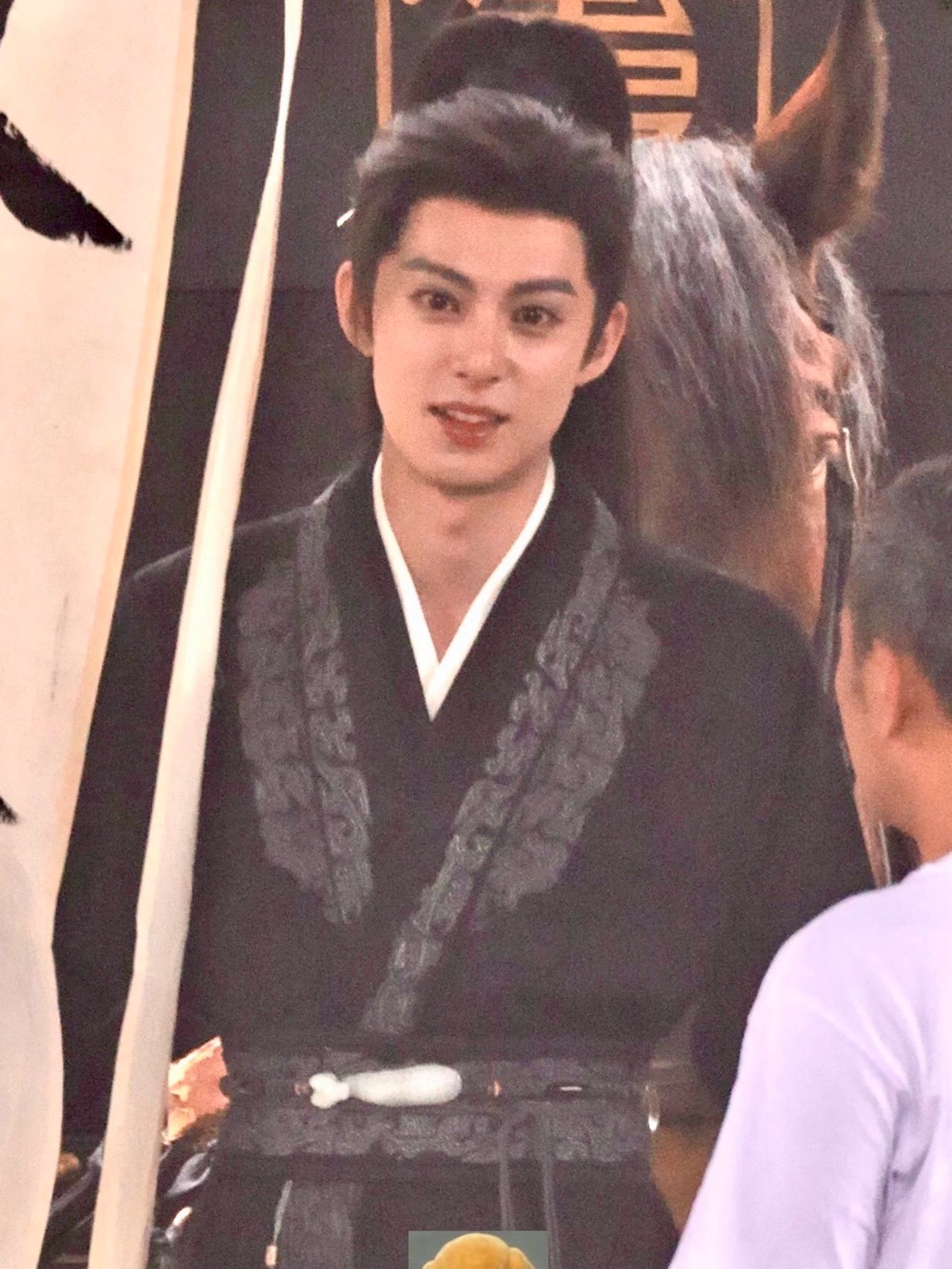 戳脸蛋