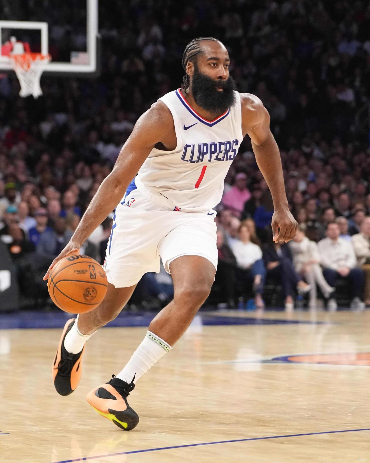 哈登是NBA历史独一档的双能卫吗我认为哈登绝对是NBA历史独一档的双能卫！他的得
