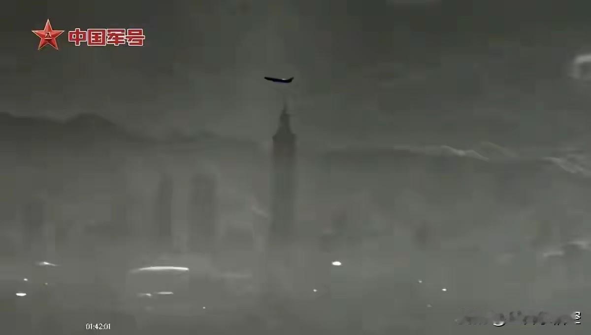 全网热议！解放军无人机拍摄台岛101大厦与飞机，背后意义非凡！

近日，解放军无