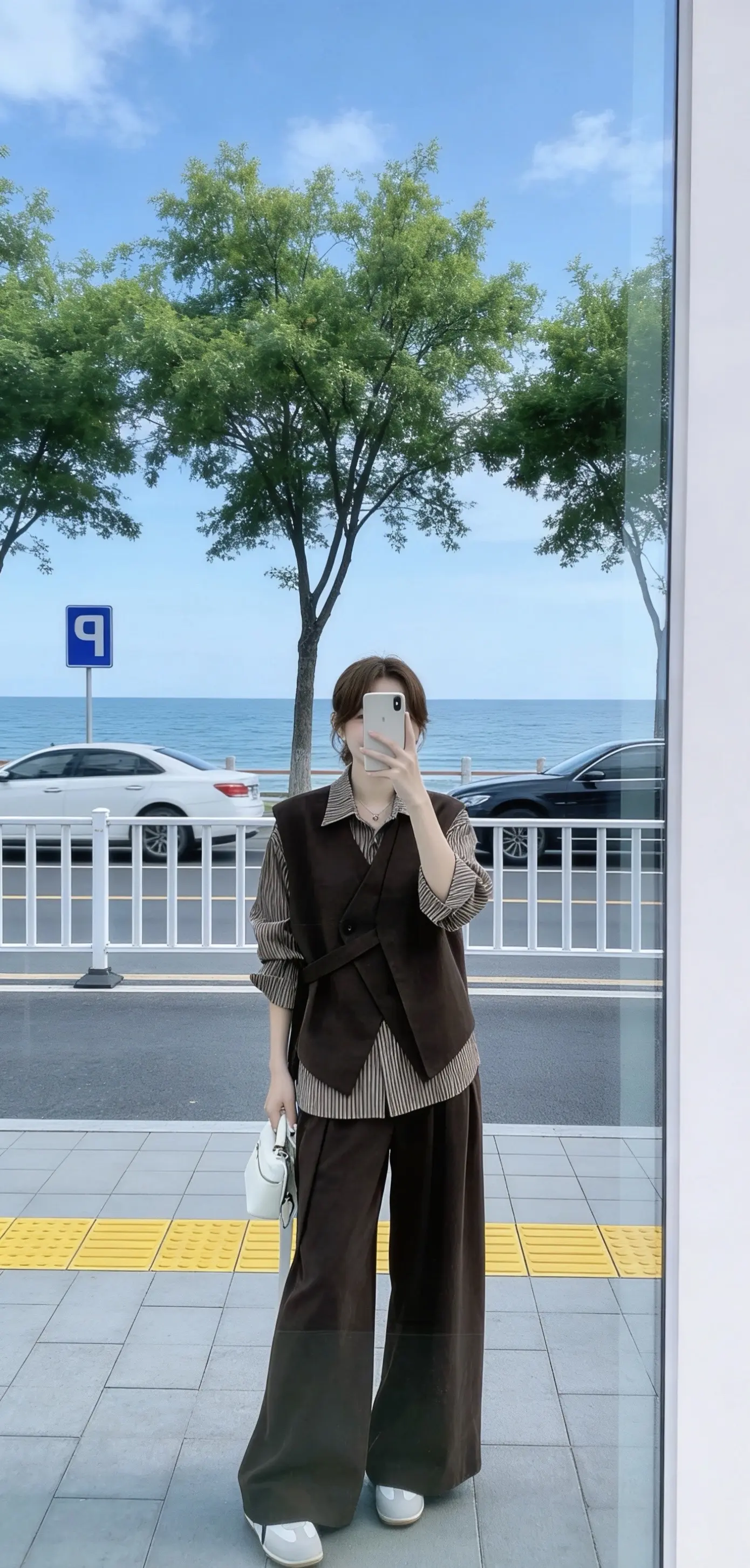 “懂事的人总是受尽委屈         心软的人总是苦了自己”