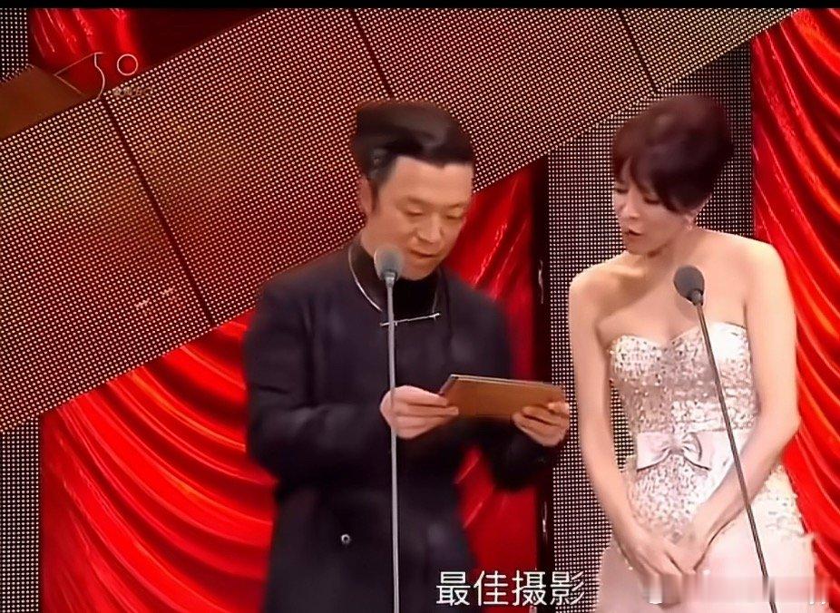 黄渤第一次看到马骑人当时没有理解这句话的意思，现在知道了[酷]黄渤不慌不忙，看着