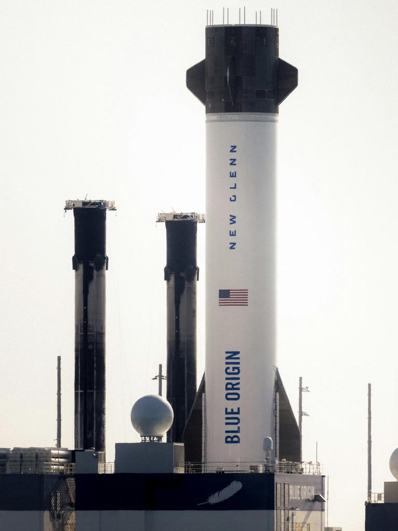 这么一看，猎鹰9号芯级简直弟弟级别[允悲]
新格伦芯级直径7米
猎鹰9号芯级3.