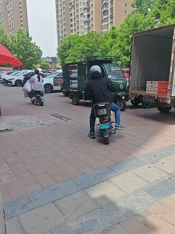 请善待每一位努力付出的劳动者！
正向的付出就应该得到正向的回报。
可我们已经有不