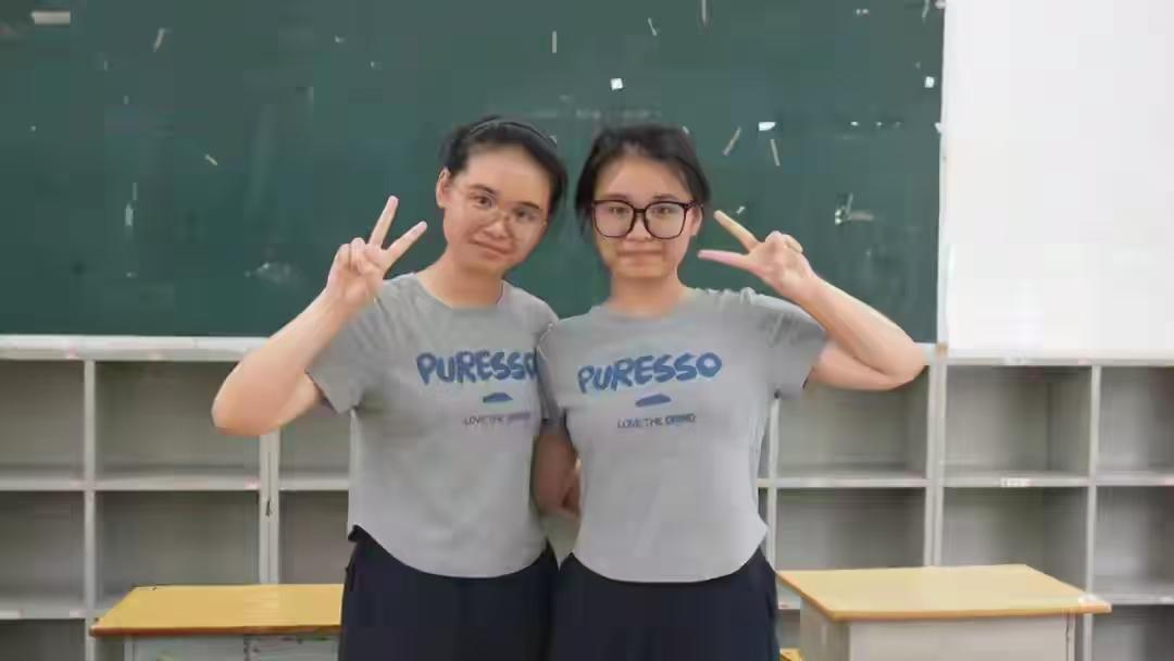 江西宜春，一对双胞胎姐妹的姐妹俩高考全都考了660分，双双被中国人民大学录取。
