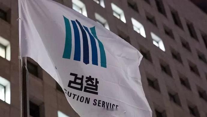 知名女团成员哥哥涉嫌猥亵案拘捕申请被驳回 据韩媒，检方已于17日驳回警方针对一名