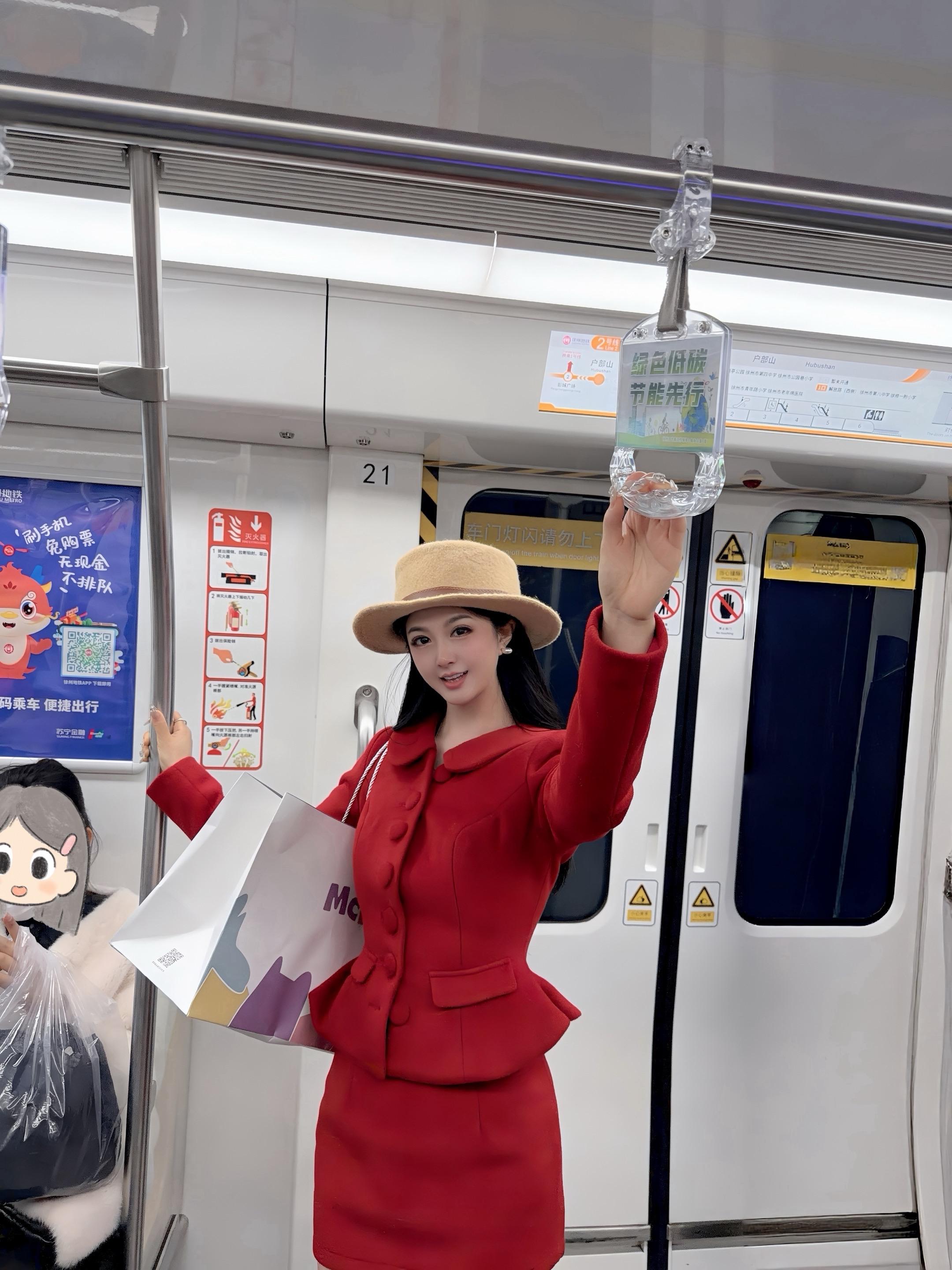 徐州地铁。不知道当年项羽带没带虞美人来。但据说现在来的，都是美人。