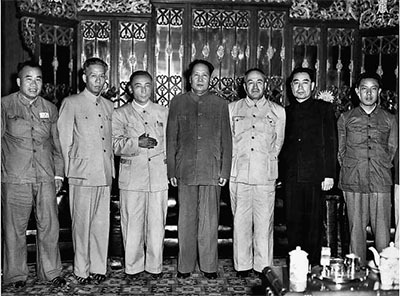 推荐大家读著名诗人邓斌先生写的诗（图4）。你说巧不巧，分别与毛主席邓小平合影，邓