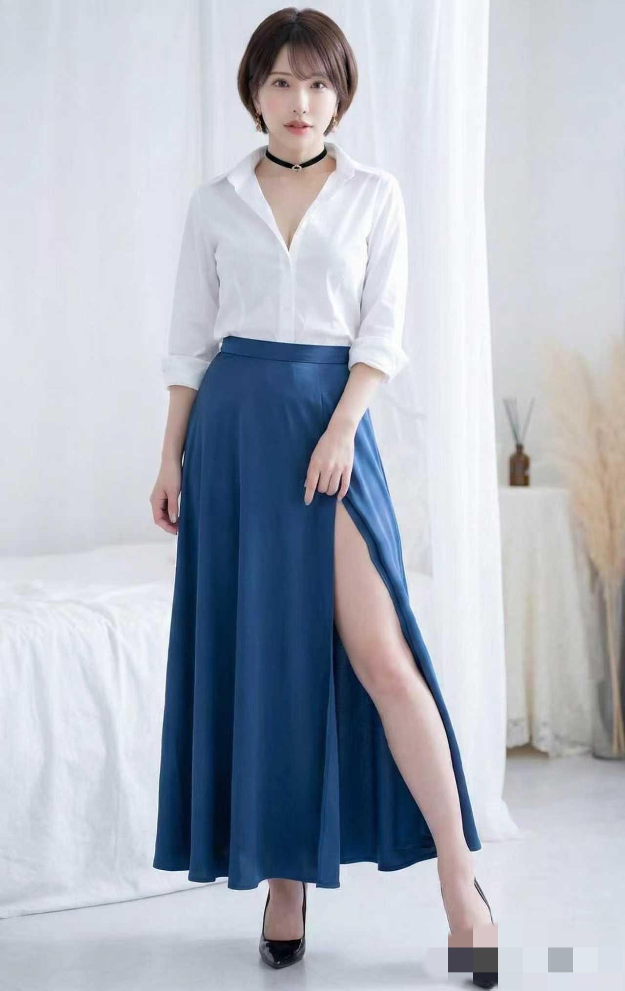 开叉裙的极致美学！
穿开叉裙的女子，
往往个子是高的，
因为开叉裙一般都过膝，