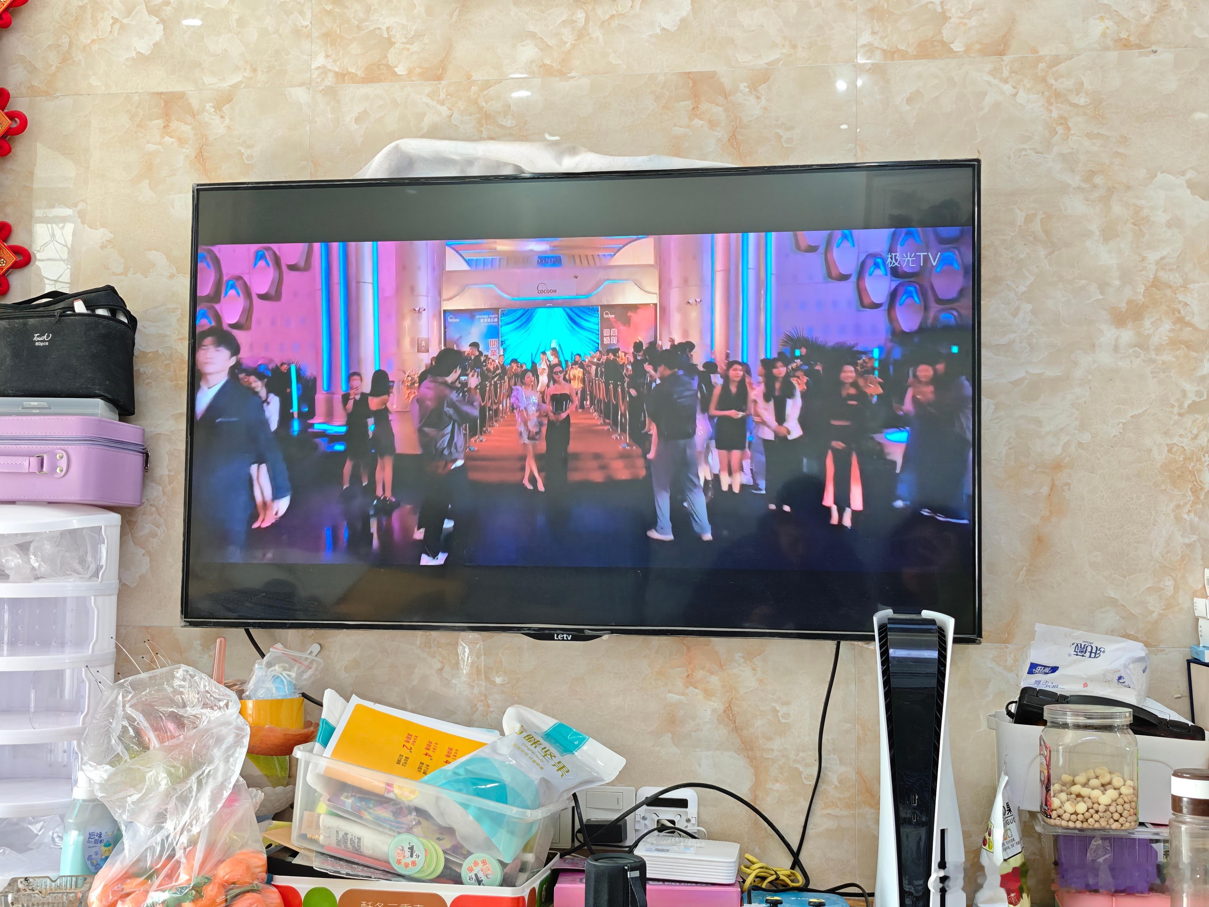 果然人的本质就是猎奇，我开始追夜色正浓了