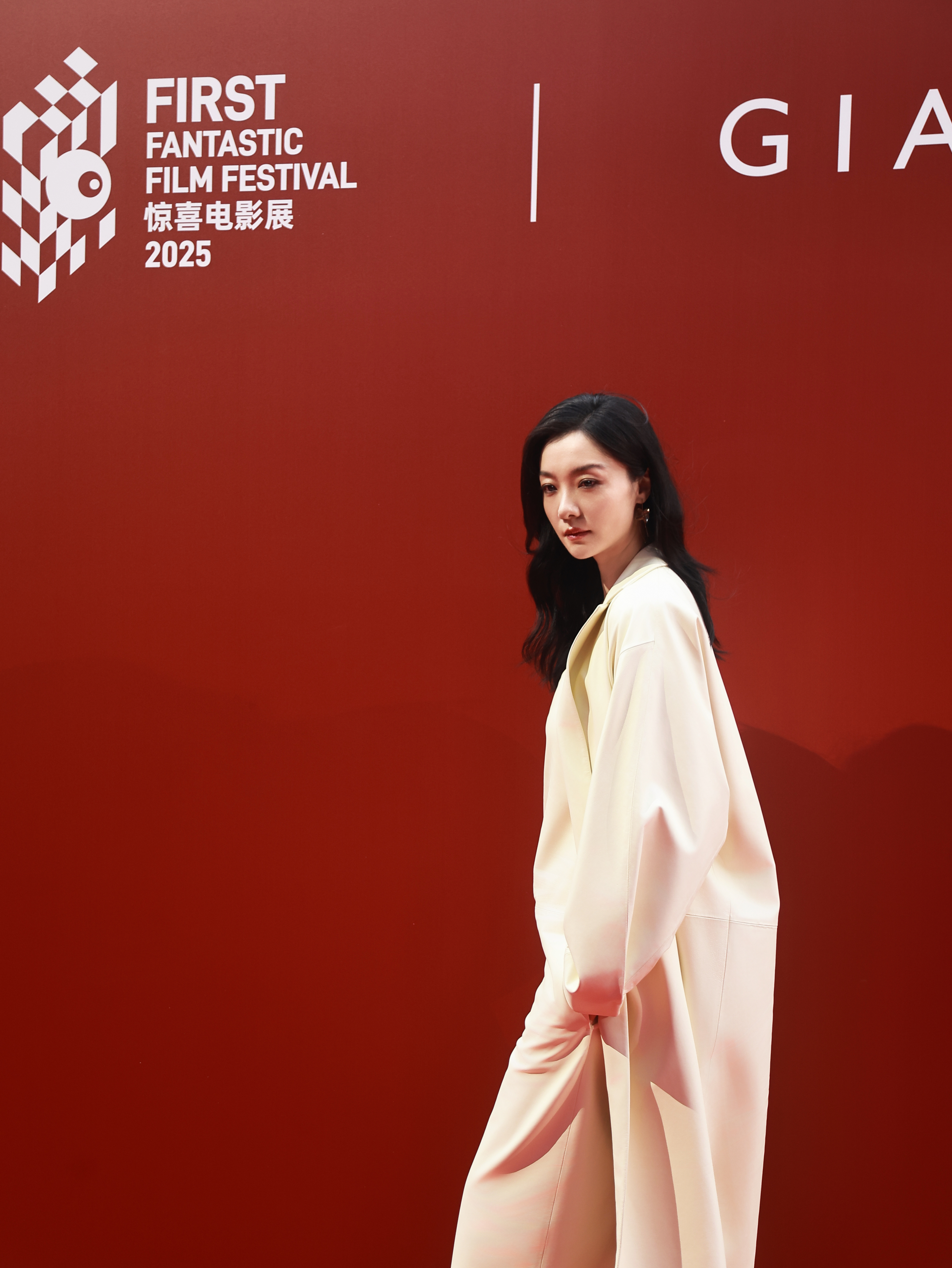 齐溪[超话]  🎬first惊喜电影展 惊喜之夜，惊喜之姿。💄效麟💇李丰?