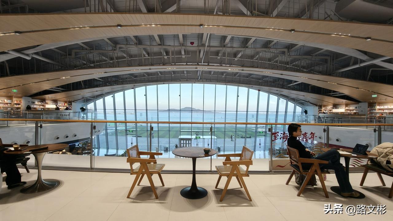 需要警惕的是，许多学者的观念都是来自书本和课堂，而不是来自生活实践和生命体验。他