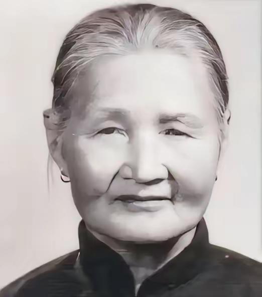 1940年，21岁的八路军政委蔡永，被叛军追赶，18岁姑娘郭瑞兰为救他，假扮他的