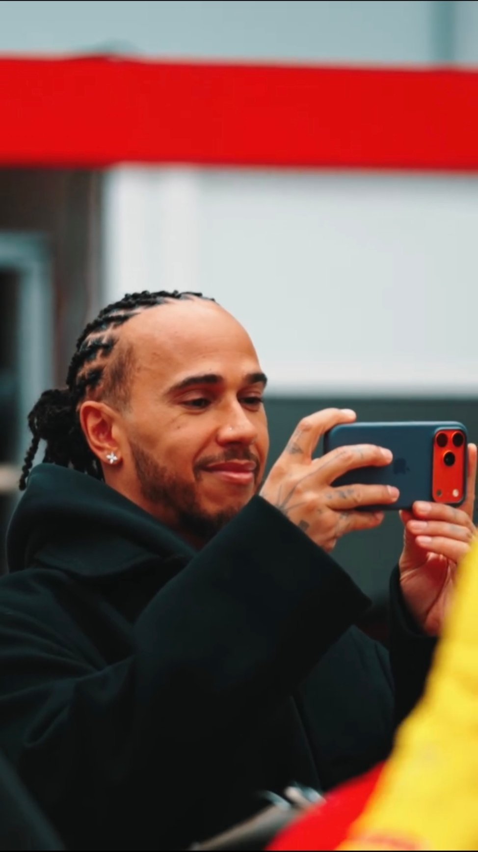 汉密尔顿和勒克莱尔内心os：这玩意今年能行吗F1赛车