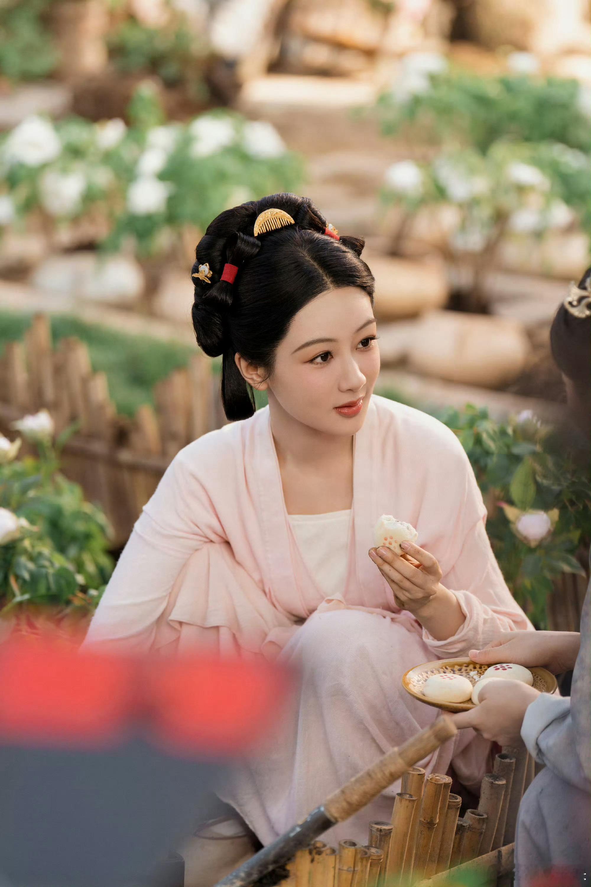 电视剧国色芳华[超话]  杨紫何惟芳垂耳兔造型 我的小杨紫是又乖又可爱，这小造型