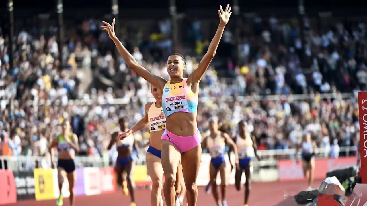 钻石联赛斯德哥尔摩站女子800米比赛，瑞士选手奥黛丽·韦罗和英国名将、奥运冠军凯