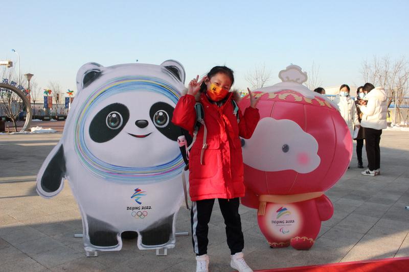 妇女节看到阿姨们跳手势舞，那整齐划一的样子太惊艳了！一群平均六十多岁的阿姨，身着