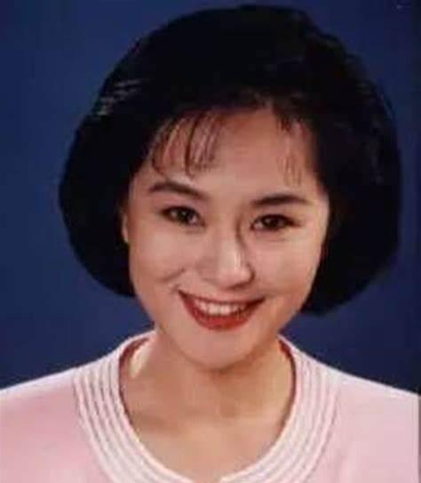 1999年，鞠萍向丈夫提出了离婚，丈夫却提出孩子和钱只能带走一样，鞠萍一听就知道