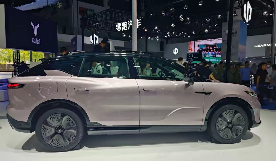 #大v聊车# 岚图知音是岚图汽车旗下的一款全新中型 SUV，预计将于 2024 