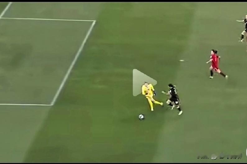 原来昨晚女足比赛，中国主力门将陈晨受伤，现在看来损失还是大的，不是批评彭诗梦，但