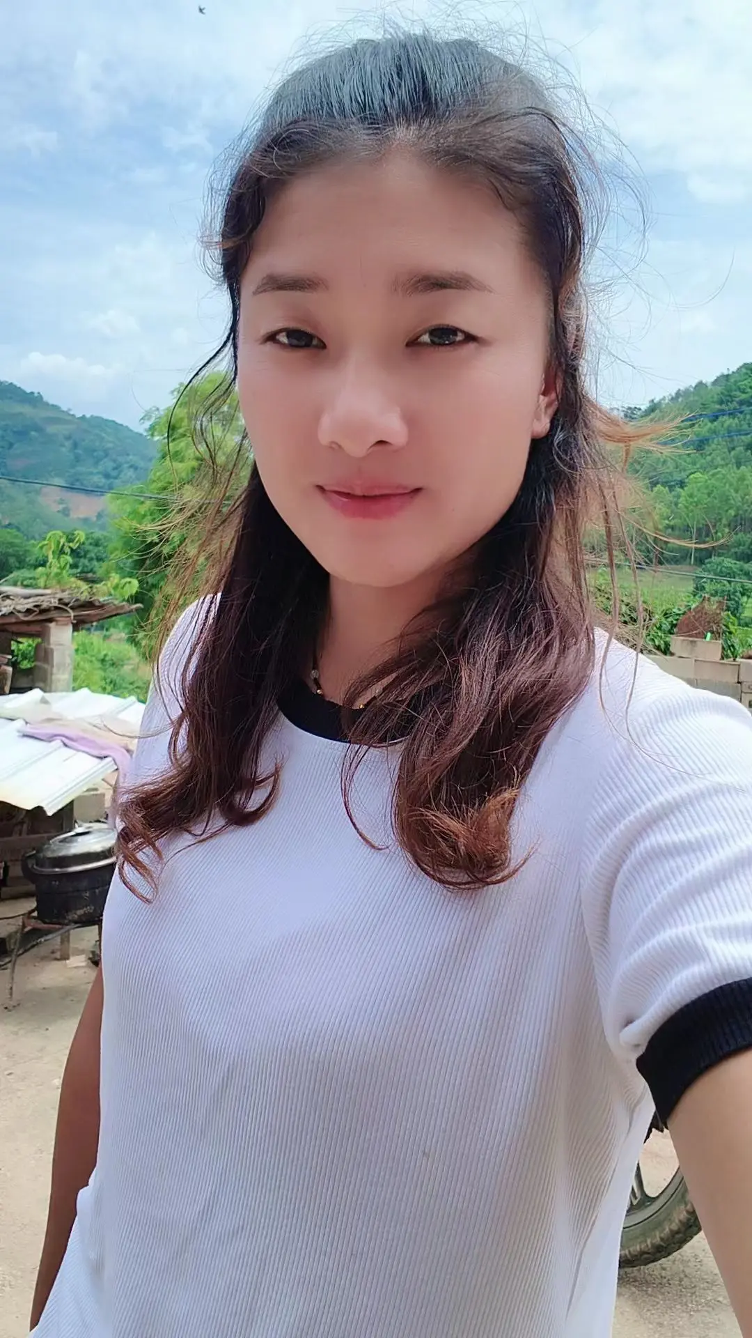 人生只有一次，怎么活怎么过，其实还得靠自己去选择。如果总是没有自己的主...