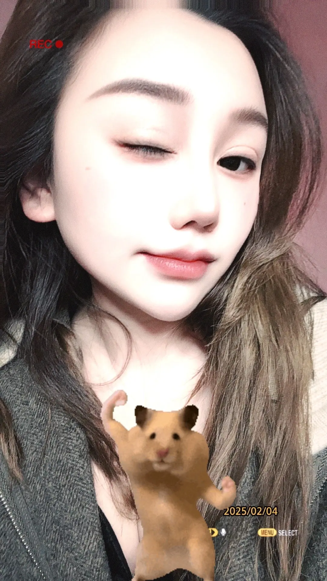 我跟外面的女人不一样，我是照片里面的…