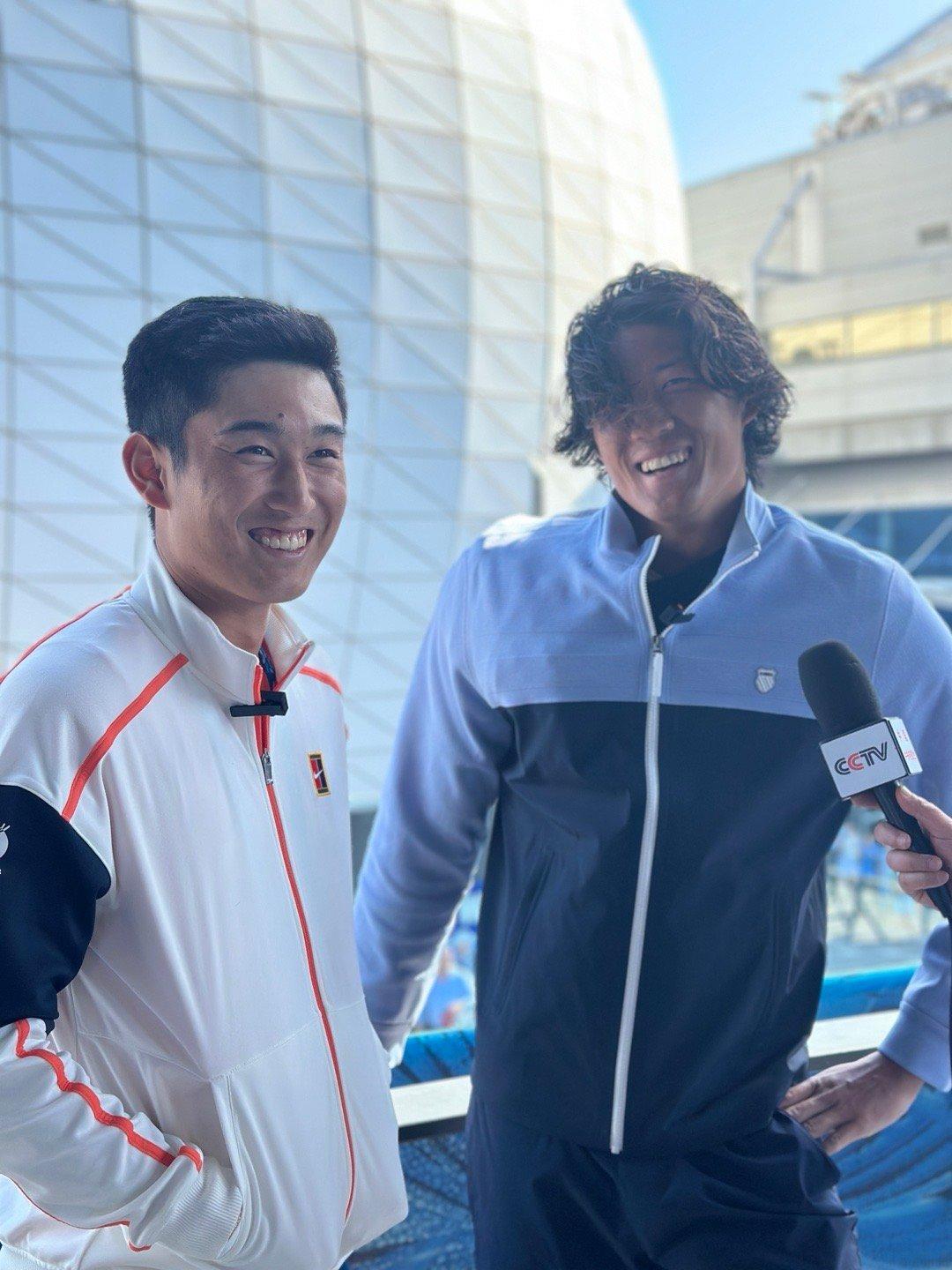 本来双打赛后发布会我也并没约，我就是好奇过来看看，错失两个赛点没拿下男双的老张和