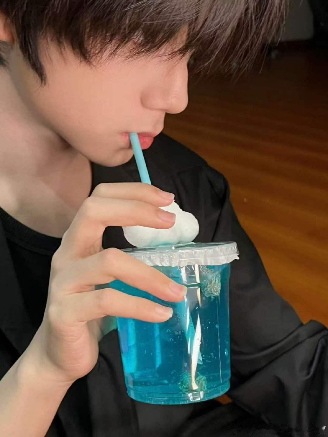 王橹杰云朵特饮王橹杰碧色云朵特饮 王橹杰全世界唯爱碧色认证云朵塑~ 