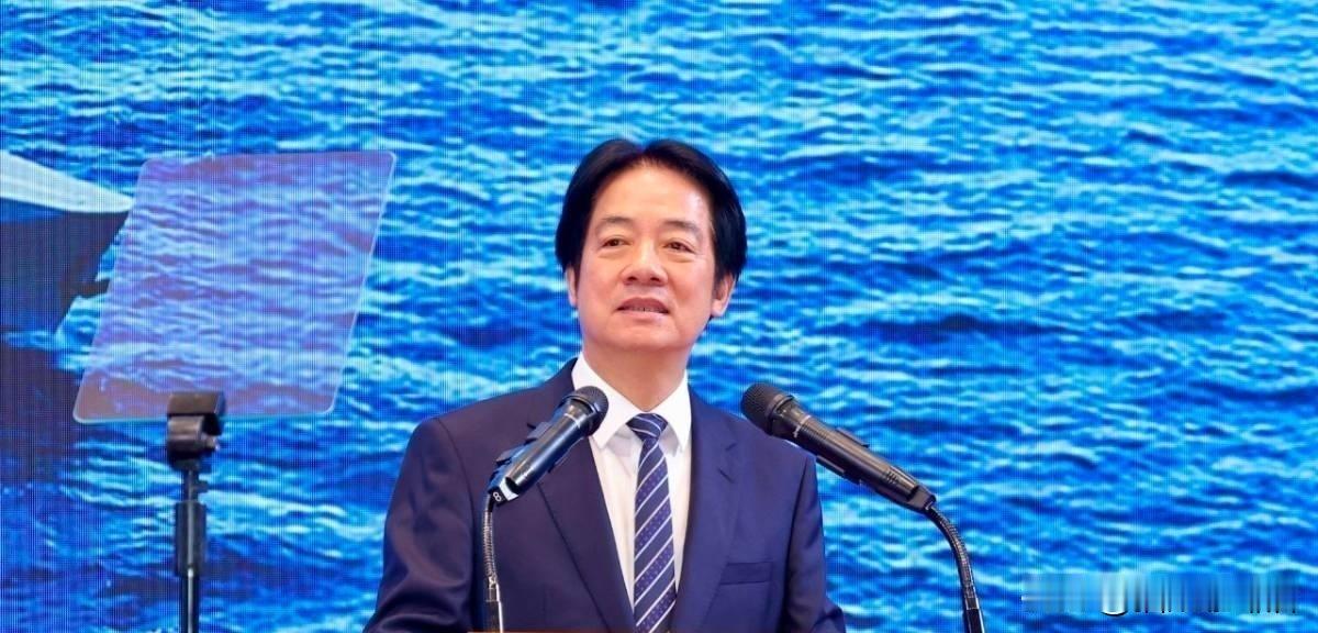 高市早苗给赖清德递了杯茶，赖清德双手接过去了。他以为这是入场的门票，其实那是端盘