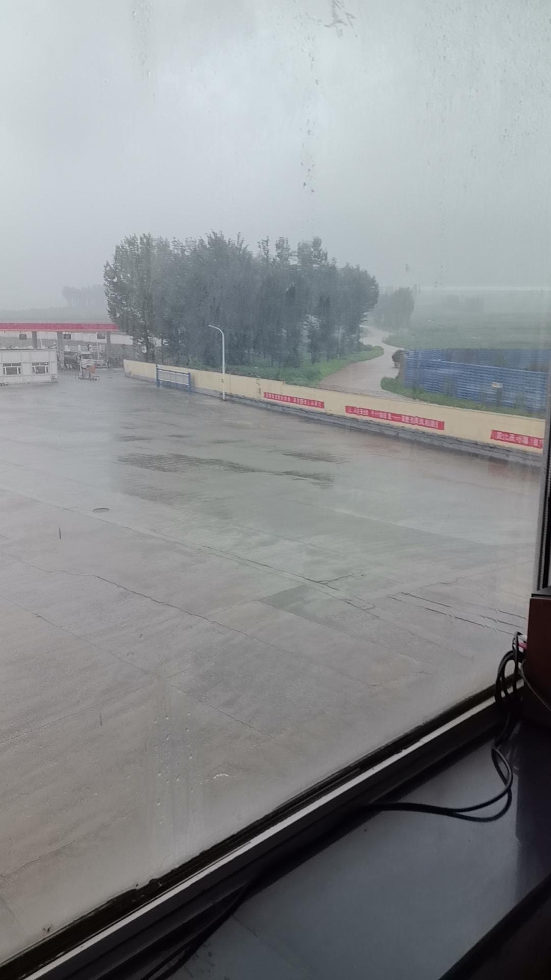 两性情感的本质是什么没人会一成不变的宠你，这个社会，谁也不欠谁的！无须在意别人的