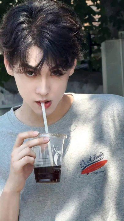 娱乐[超话]田栩宁七月的一天继续拍摄田栩宁出工田栩宁出工，老雷出工！ ​​​