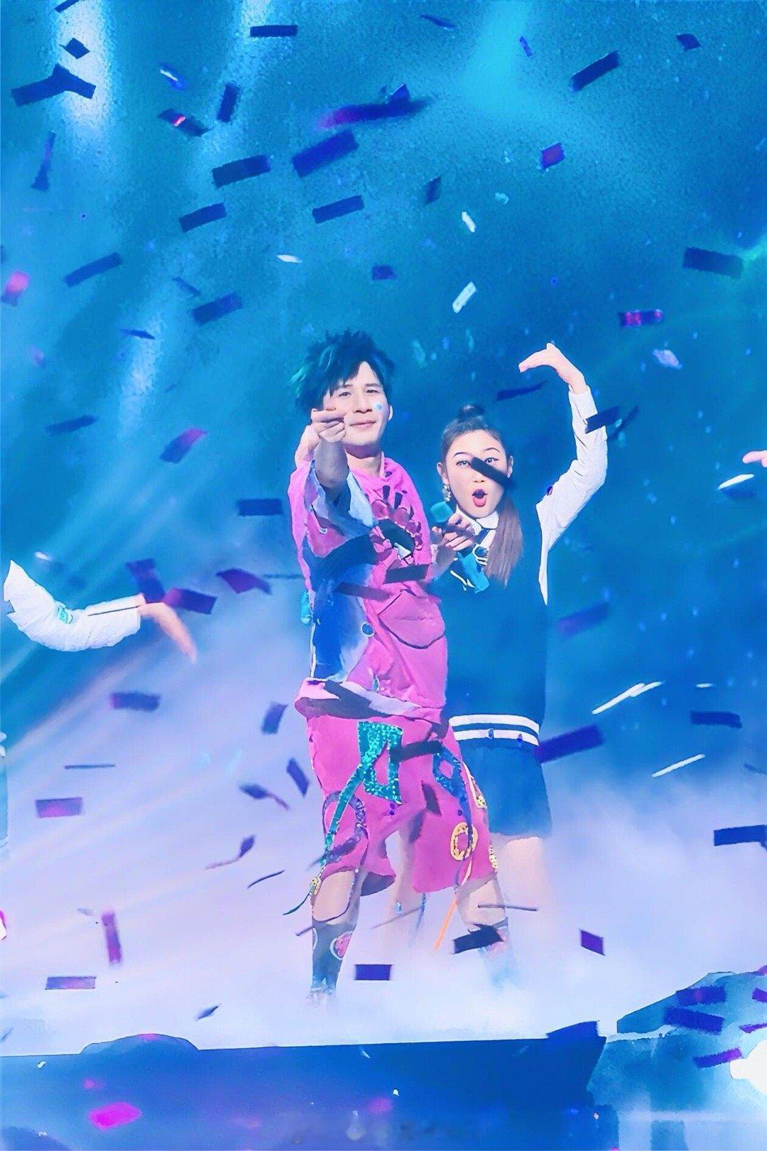 这哪是VCR分明是催泪弹！从用一万个笑话换一个唱歌机会，到“绝不让自己失望”的宣