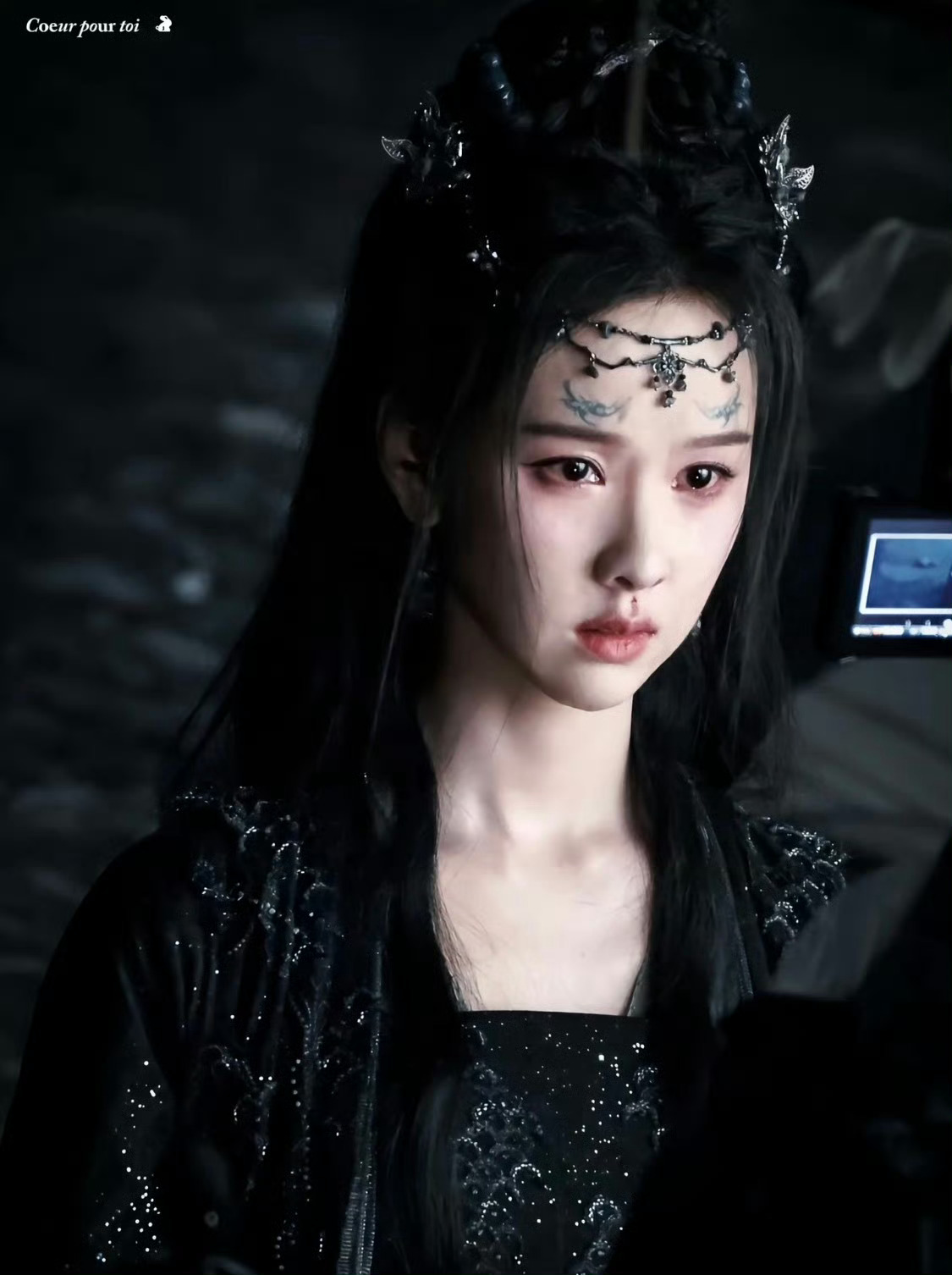 陈都灵怎么哭得乱七八糟的 谁懂啊！陈都灵这段哭戏路透也太让人心疼了。雾妄言梨花带