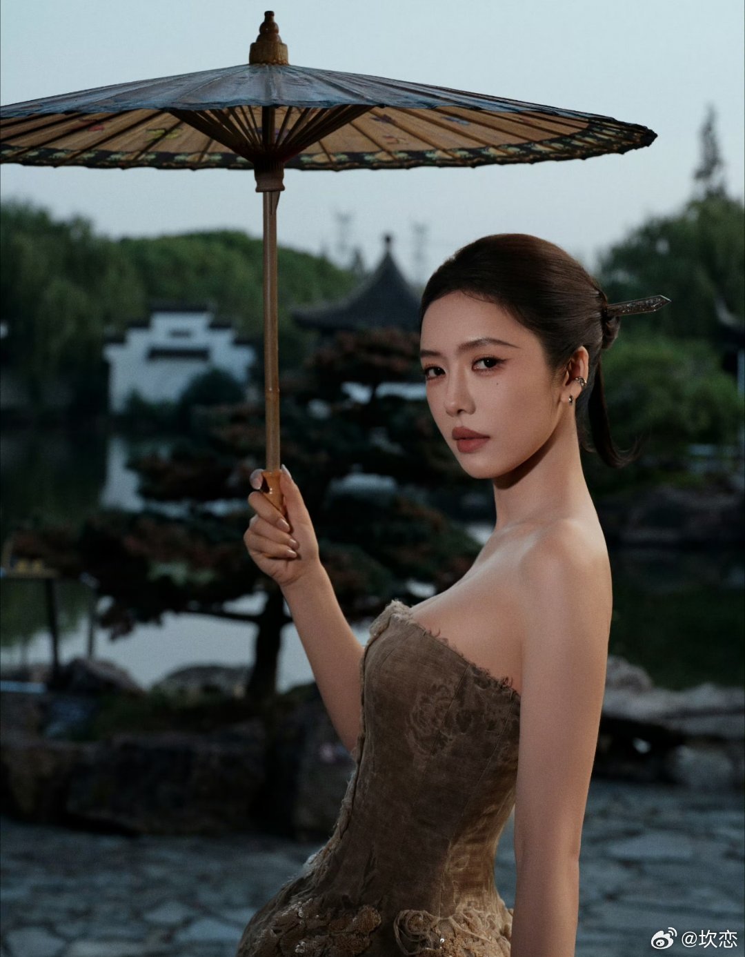 张小斐 救场蔡文静 红毯顺序蔡文静真的是无妄之灾！早早拍完定妆照、按流程准时走完