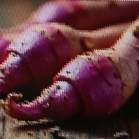 最近听说核桃泡水能让肺部小问题逐渐消失，这说法还挺新奇。有人觉得核桃营养丰富，含