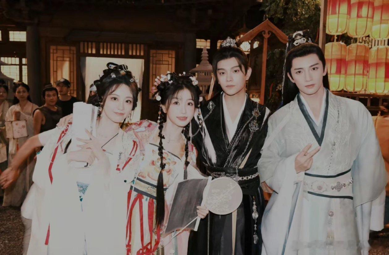 #永夜星河[超话]#演员表，妙妙那里还有穆青时，是不是意味着妙妙是上古法器的天选