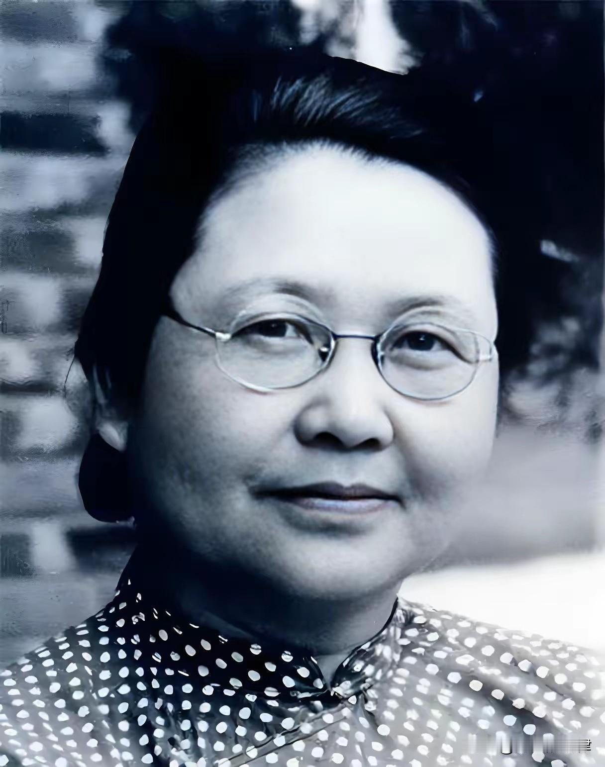 她是副国级高官，一生低调隐忍！丈夫统兵50万死因成谜，妹夫更是传奇卧底将军
 