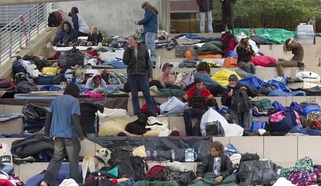 美国在国内走了几十年的下坡路，现在终于又出了新词“斩杀线”，这会大大加速美国的衰