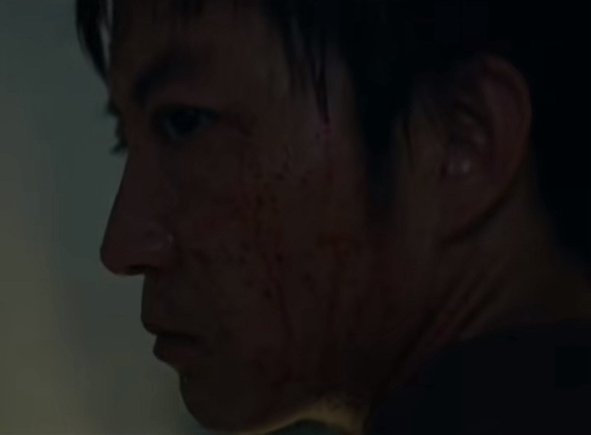 风过留痕开播龚俊新剧《风过留痕》上线了，刚点进去就是大半夜在何家村有人被灭门，然