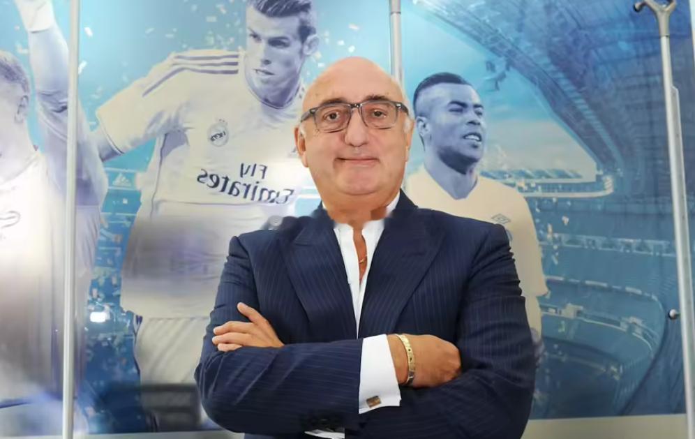 据《电讯报》报道，贝尔的经纪人巴尼特，除了因涉嫌强奸接受警方调查之外，同时又在美