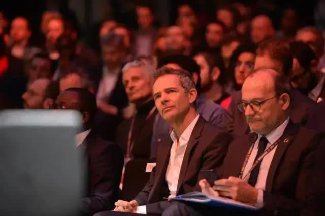 伊朗这次不按套路出牌了！ 特朗普把航母群都拉到波斯湾了，本来以为伊朗这次在劫难逃