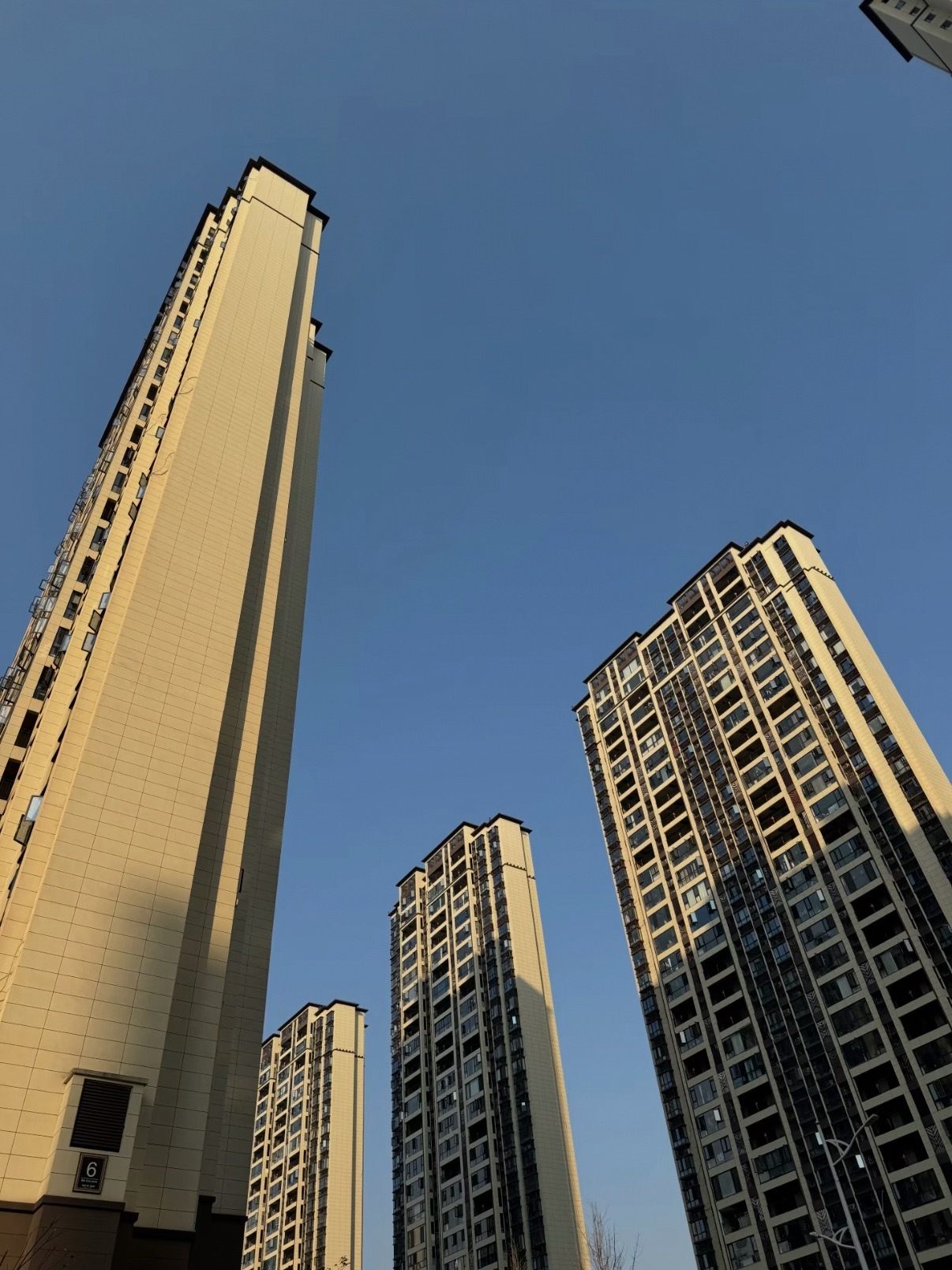 小县城的房子买了没人住小县城买房有多尴尬？论配套，比不上大城市的教育、医疗和就业