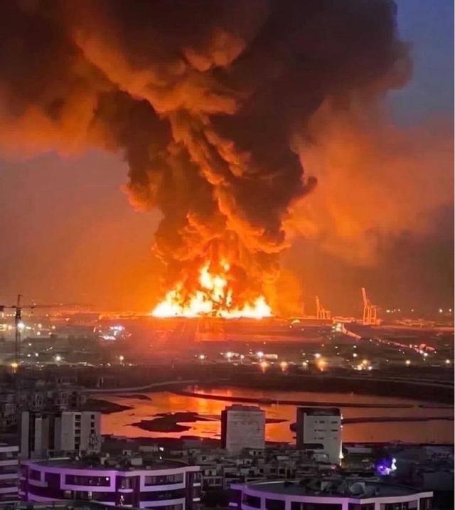 阿联酋和卡塔尔四处找人托关系，求特朗普缩短对伊朗的进攻。很多人以为海湾国家是在帮