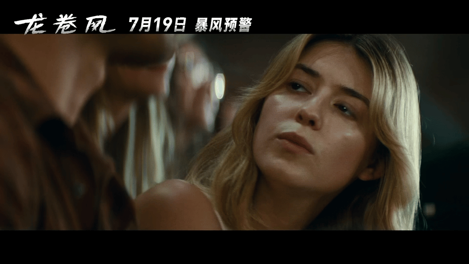 #电影龙卷风今日上映#如果你还在犹豫今晚的计划，《龙卷风》绝对是你不容错过的选择