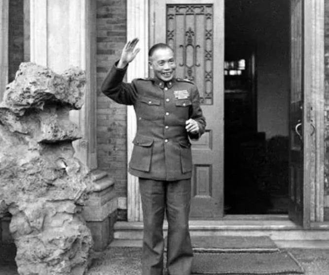 1966年沈醉前往李宗仁家登门拜访，刚到门口便深深鞠躬，表示特地来向李先生请罪