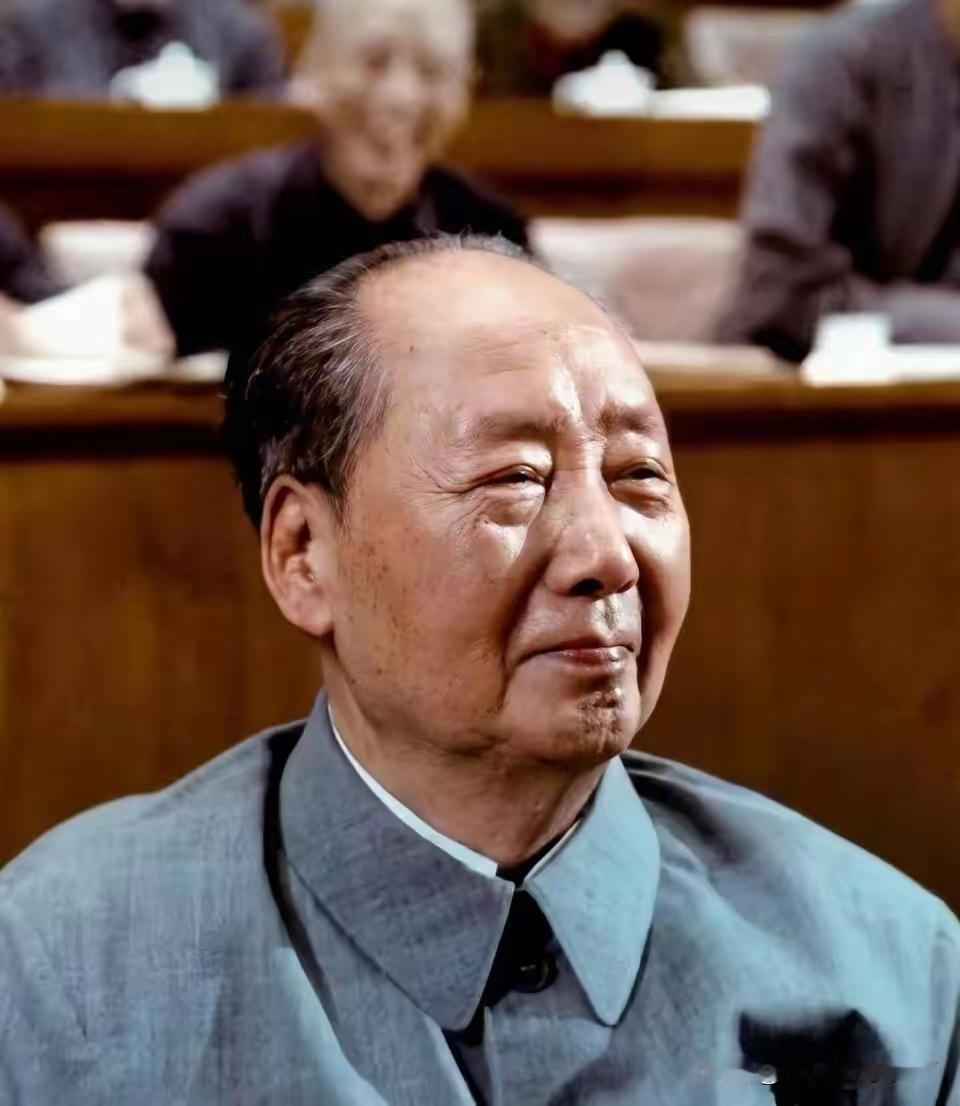 他是民族脊梁，更是华夏永远的精神灯塔
 
为何百年沉沦的华夏能涅槃重生？为何亿万