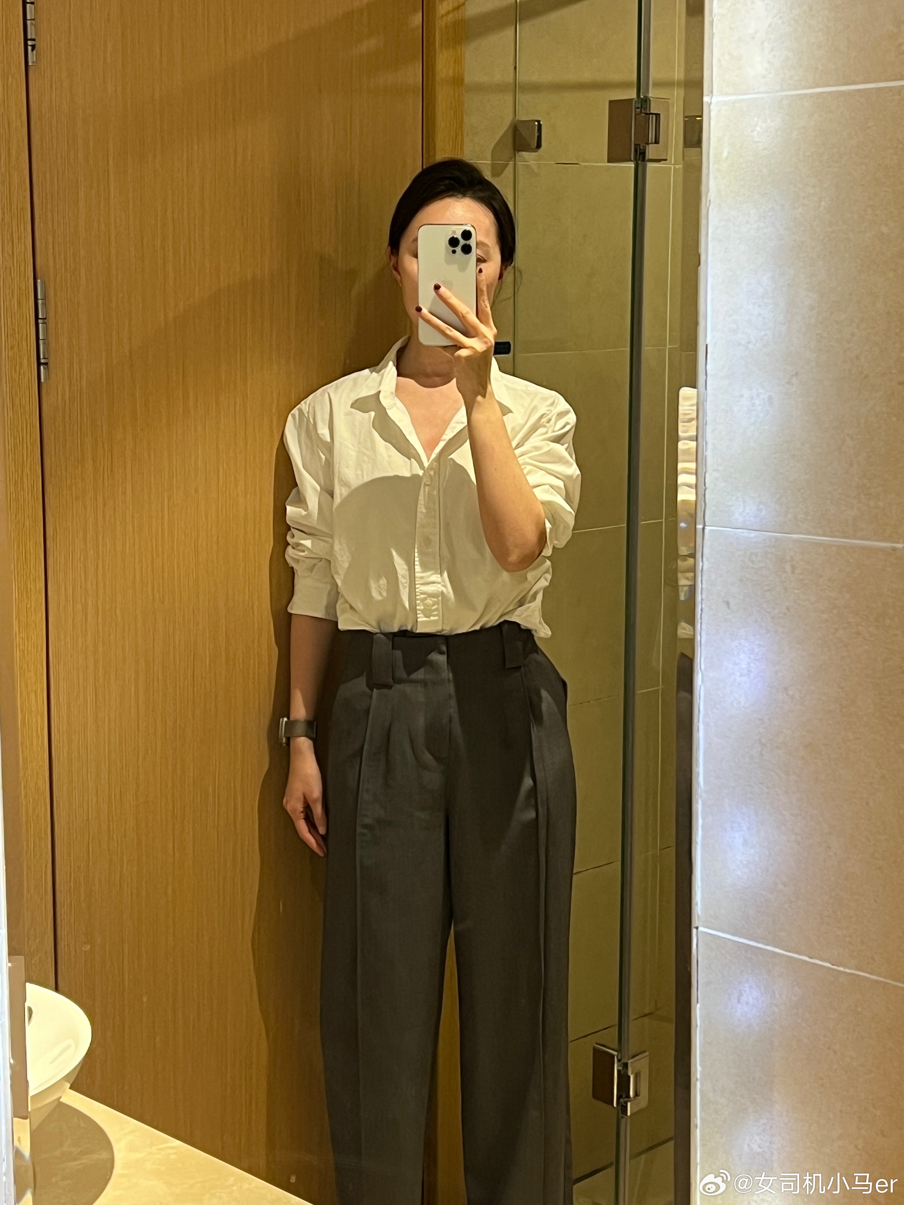 明天要主持发布会了大家来帮我选套衣服咯比较松弛的感觉 所以都是舒适款