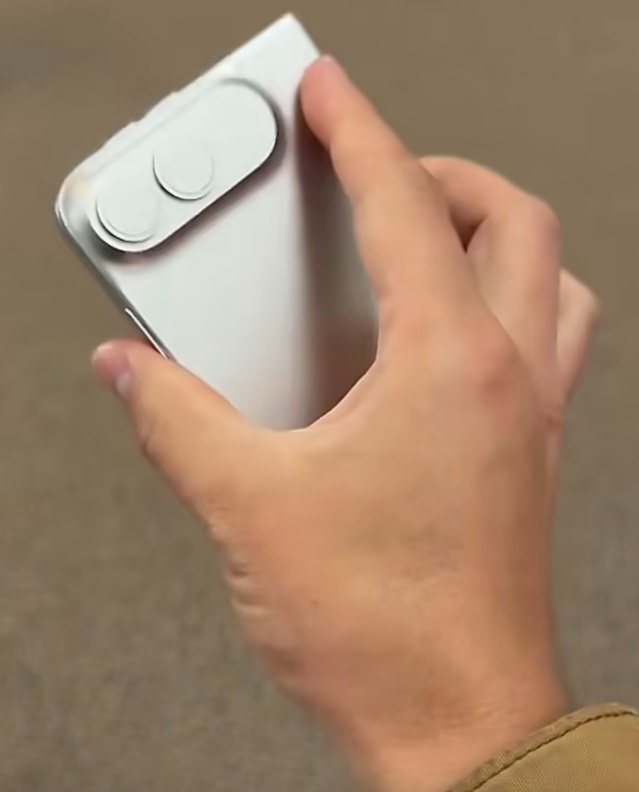 给看成了华为Pura X Max，哈哈。华子牛啊，引领！iPhoneUltra金