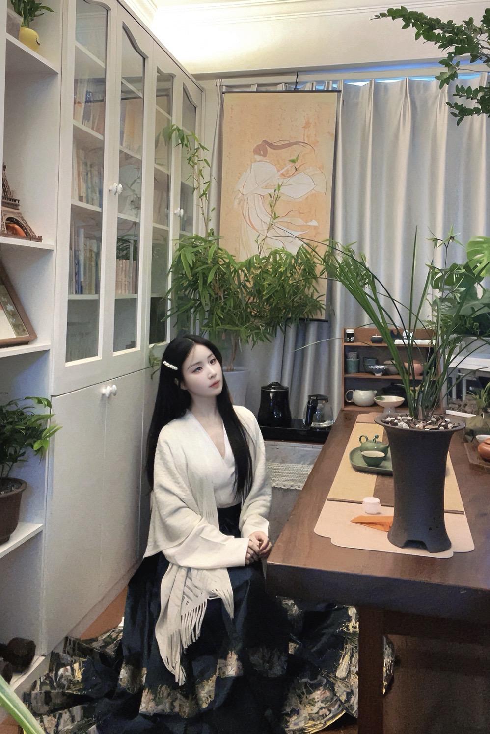 后来你化作我眼里的一汪水 我想你时 它便在